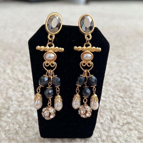 Jewelry - Vintage chandelier style crystal and pearl drop earrings